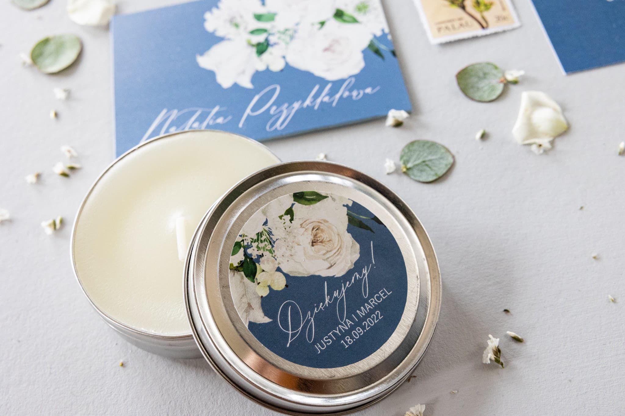 Bougie Parfumée Soft n° 5 – Pivoines Dusty Blue et Remerciements pour Invités