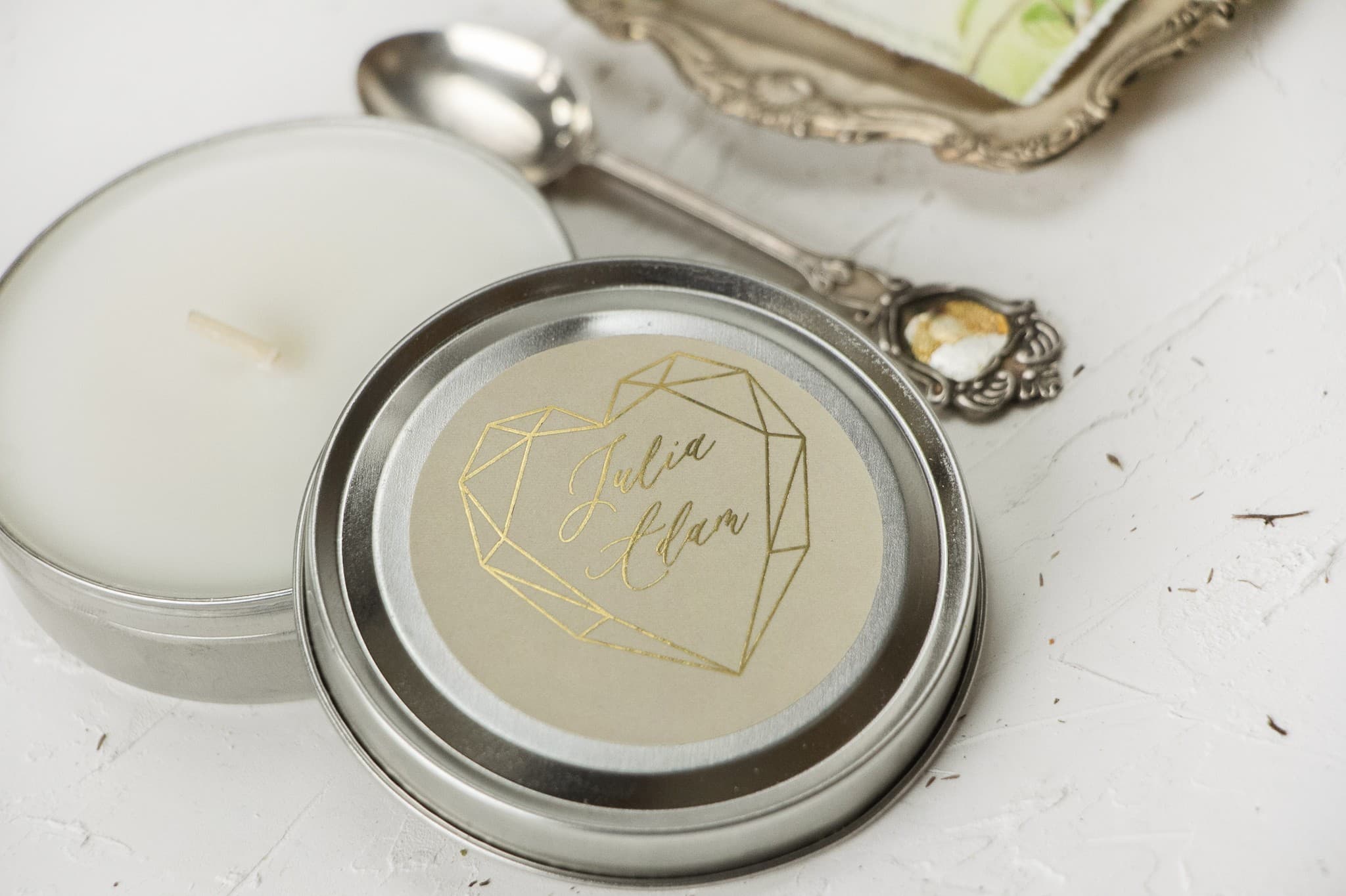 Bougie parfumée crème et or Szafirowe Bougies de mariage rondes pour remerciements invités. Étiquette crème avec dorures