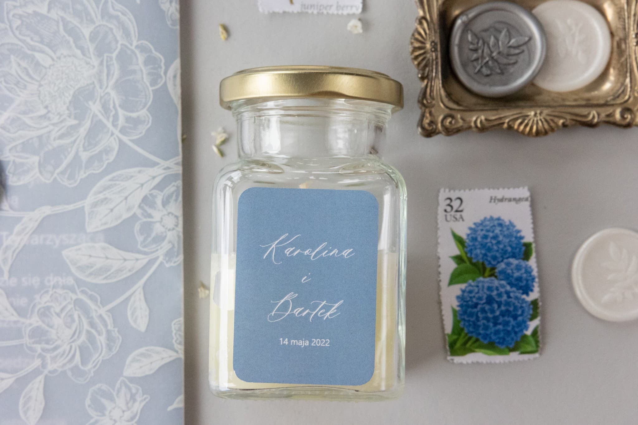 Bougie parfumée mariage fleurs bleues Nefryt Bougies - Remerciements pour les invités. Étiquette bleue de la collection Nefryt