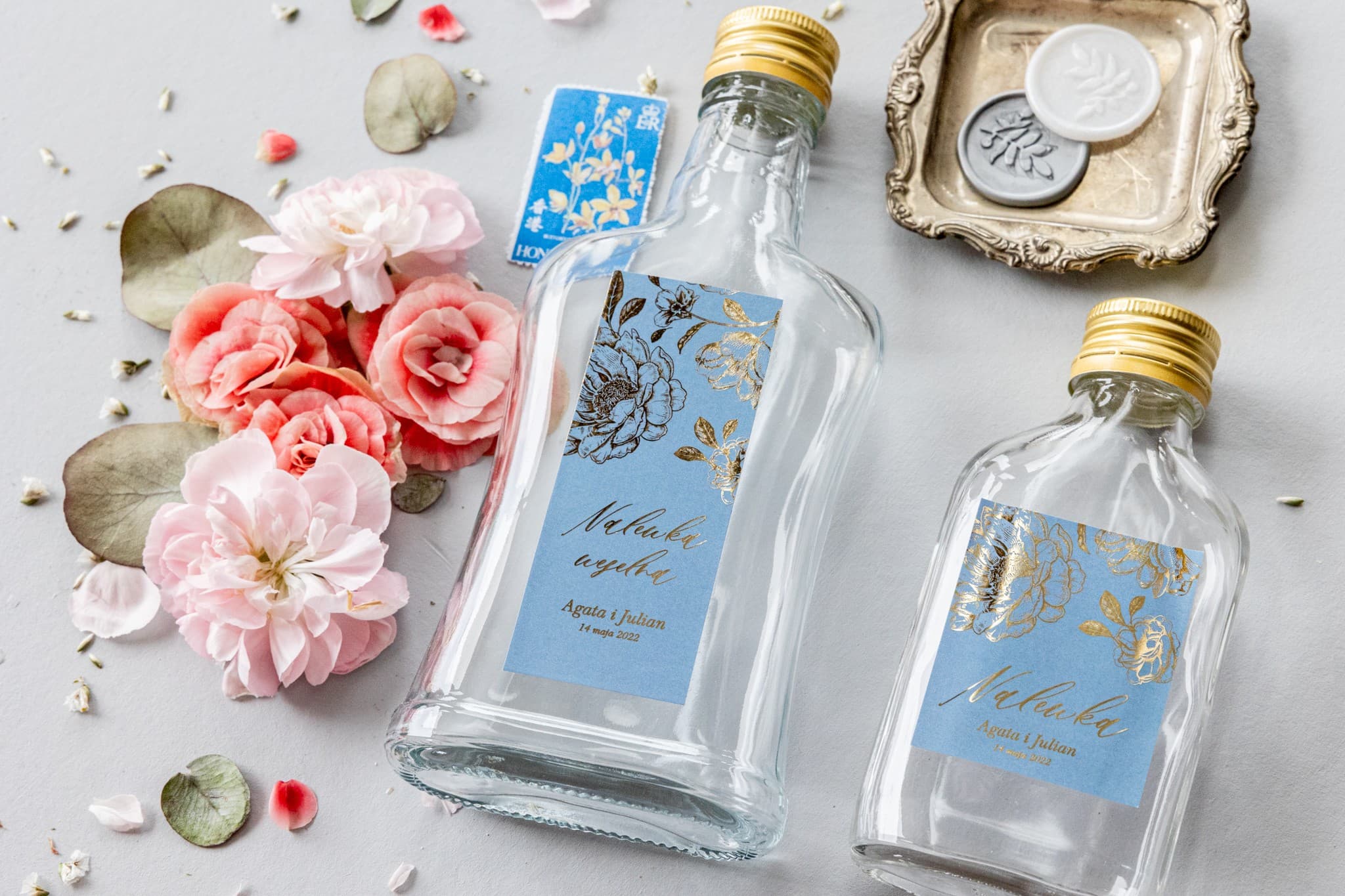 Bouteilles pour Liqueur Mariage Dusty Blue Fleurs Dorées | Cadeaux Invités | Onyks n° 2