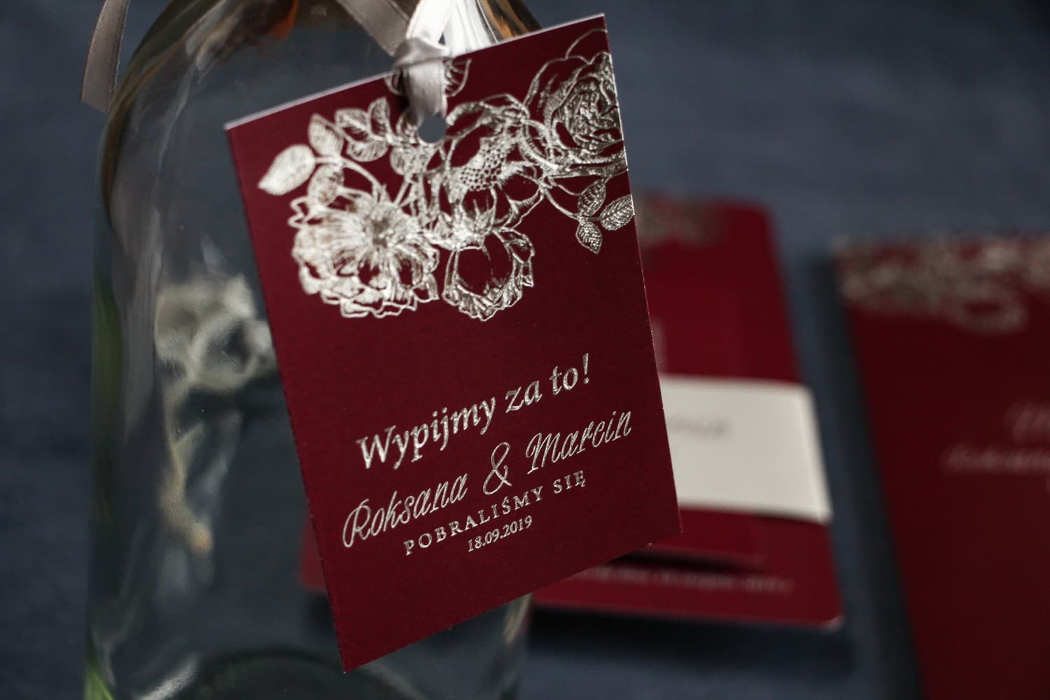 Elegant Silver-Foiled Burgundy Bottle Tags | Glamour Wedding Alcohol Tags | Mikado No. 2