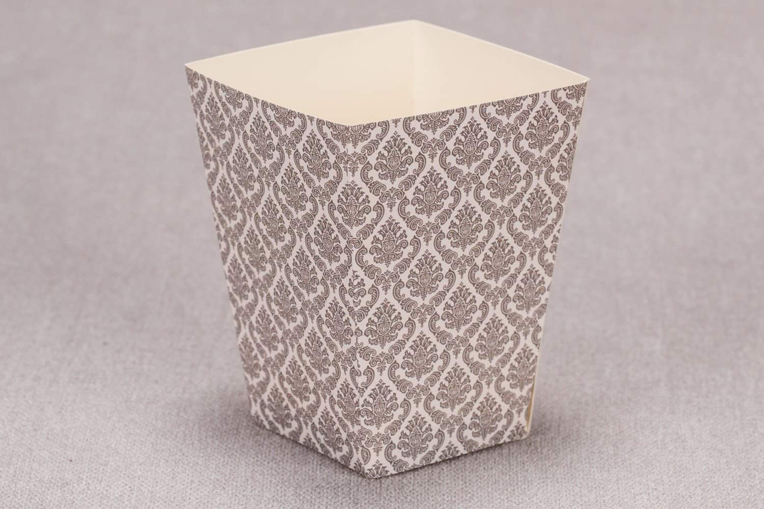 Caja para Palomitas y Dulces con Ornamento Gris | Detalles para Invitados de Boda | Madras n.º 6