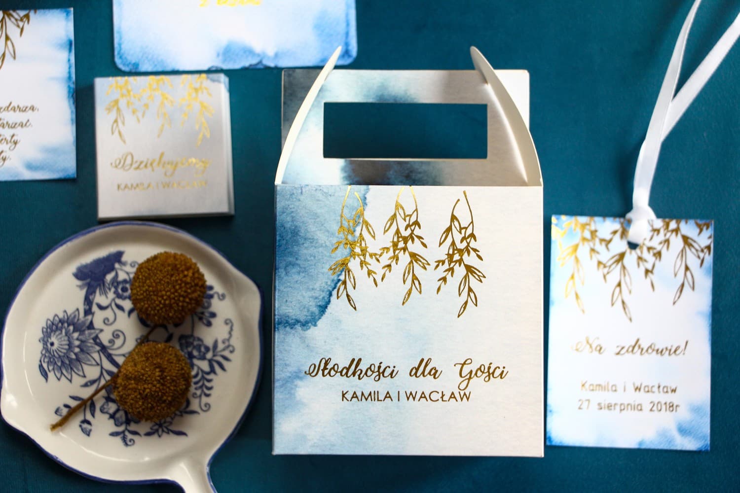 Elegante caja azul con inscripción dorada | Cajas para tarta de boda para invitados | Kamira n.º 3