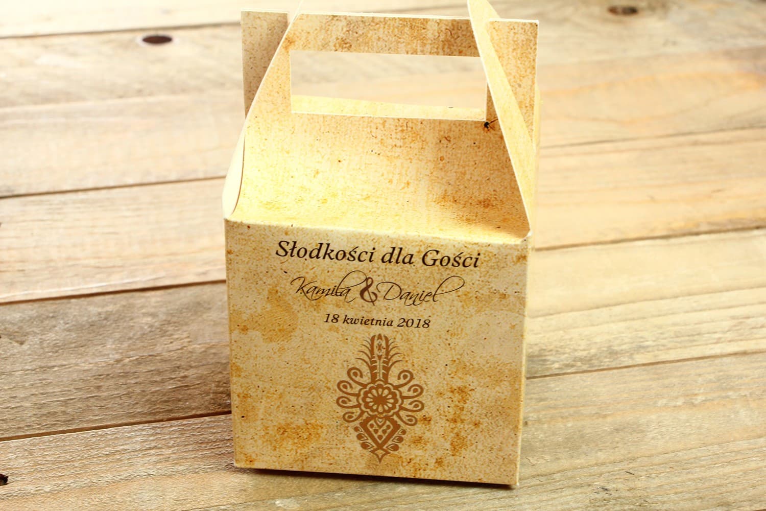 Caja para tarta estilo montañés con parzenica, personalizada | Cajas folk para tarta de boda | Folk n.º 6