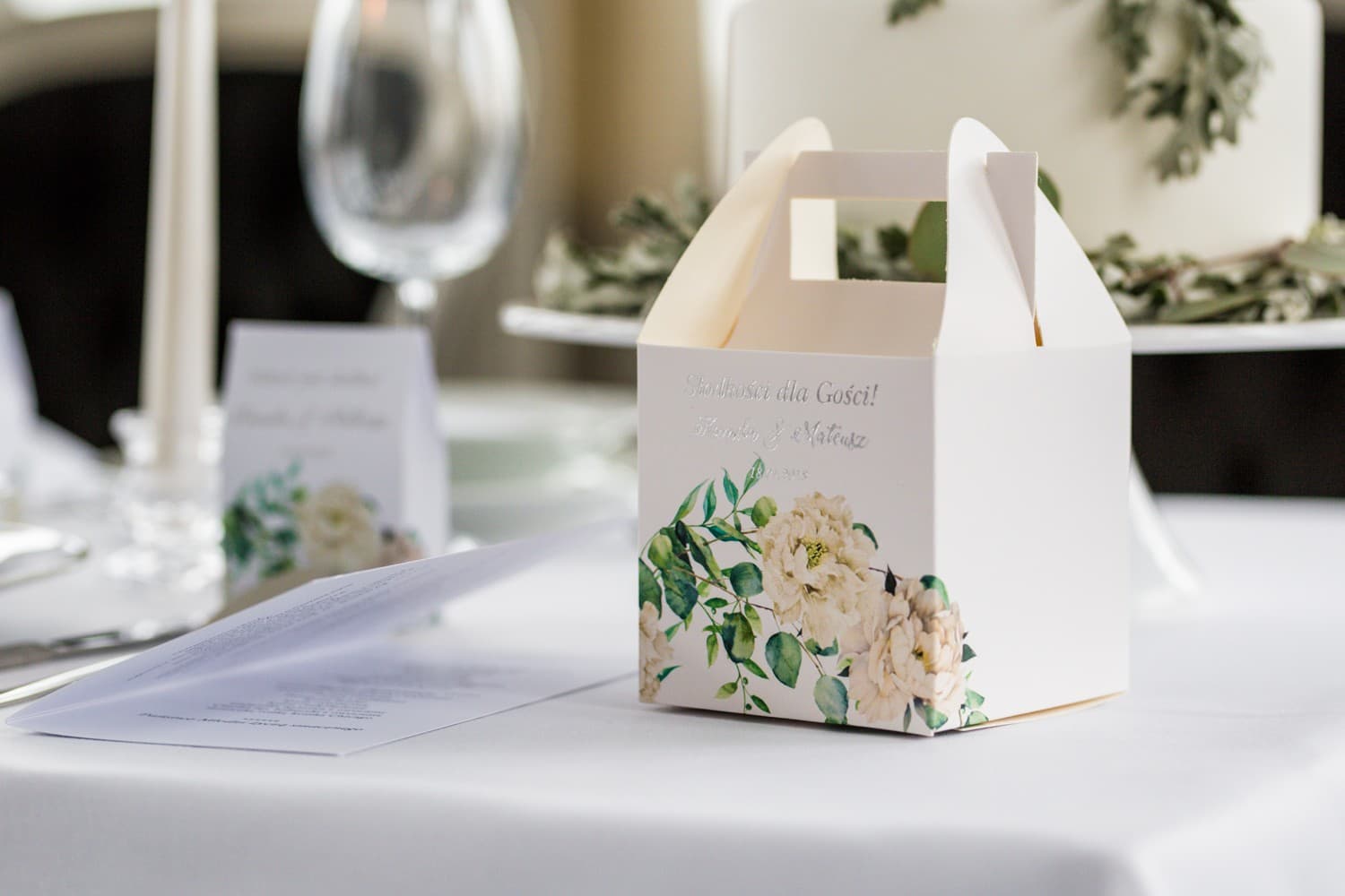 Caja para Pastel de Bodas Letras Plateadas Peonías Crema | Empaque Elegante para Invitados | Cykade nº 15