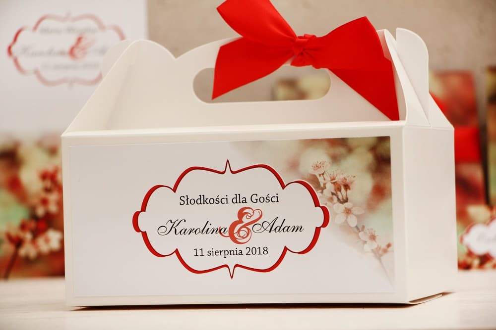 Elegante Caja para Tarta de Boda con Personalización, Lazo Rojo, Flor de Cerezo | Cajas para Invitados | Felicja nº 8
