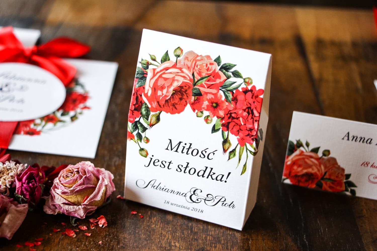 Cajitas con dulces, flores burdeos | Detalles para Invitados de Boda | Flores Pintadas nº 31