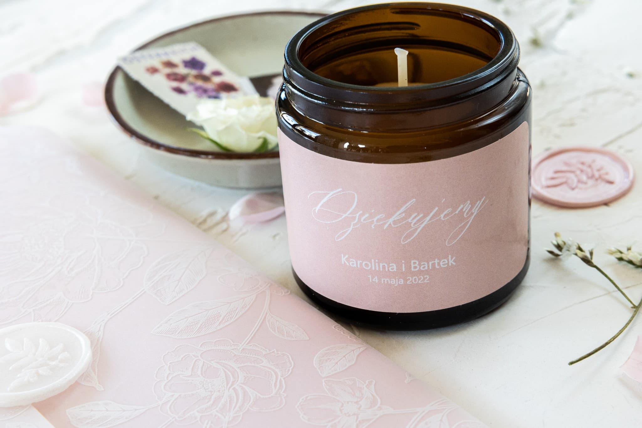 Candele di soia naturali - ringraziamenti per ospiti nuziali. Etichetta in colore rosa cipria dalla collezione Nefrite Candele di soia naturali - ringraziamenti per ospiti nuziali. Etichetta in colore rosa cipria dalla collezione Nefrite