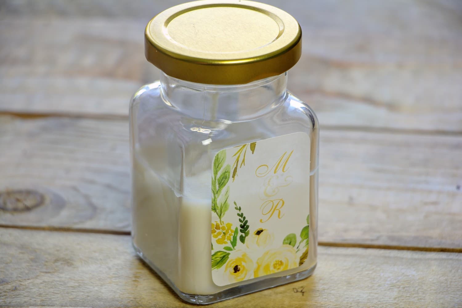 Candele - nuovi ringraziamenti e regali per ospiti di nozze. Grafica crema-verde con peonie Candele - nuovi ringraziamenti e regali per ospiti di nozze. Grafica crema-verde con peonie