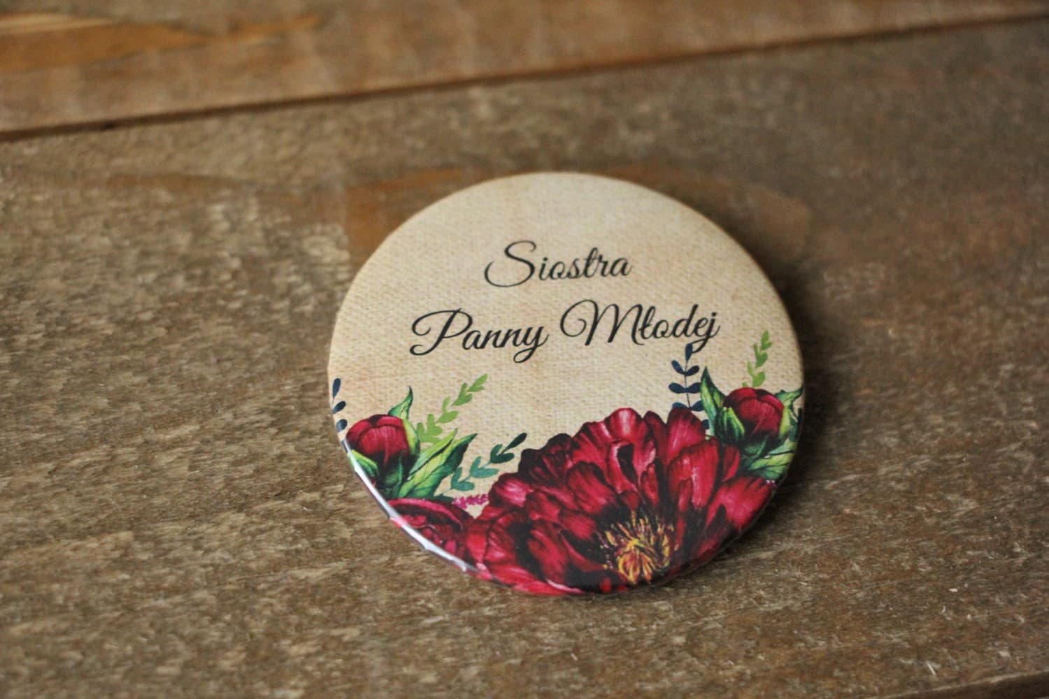 Chapas rústicas con peonías, detalles burdeos | Chapas de boda para invitados | Karmelowe nº 6