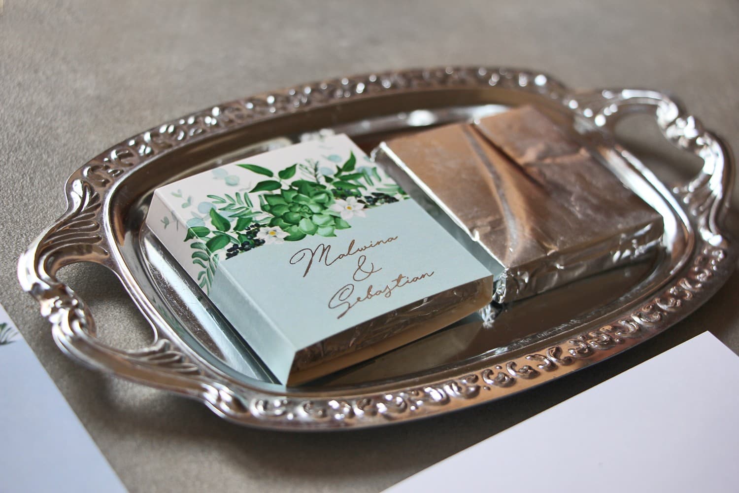Chocolat de mariage personnalisé eucalyptus argenté Remerciement pour invités de mariage sous forme de chocolats avec argenture