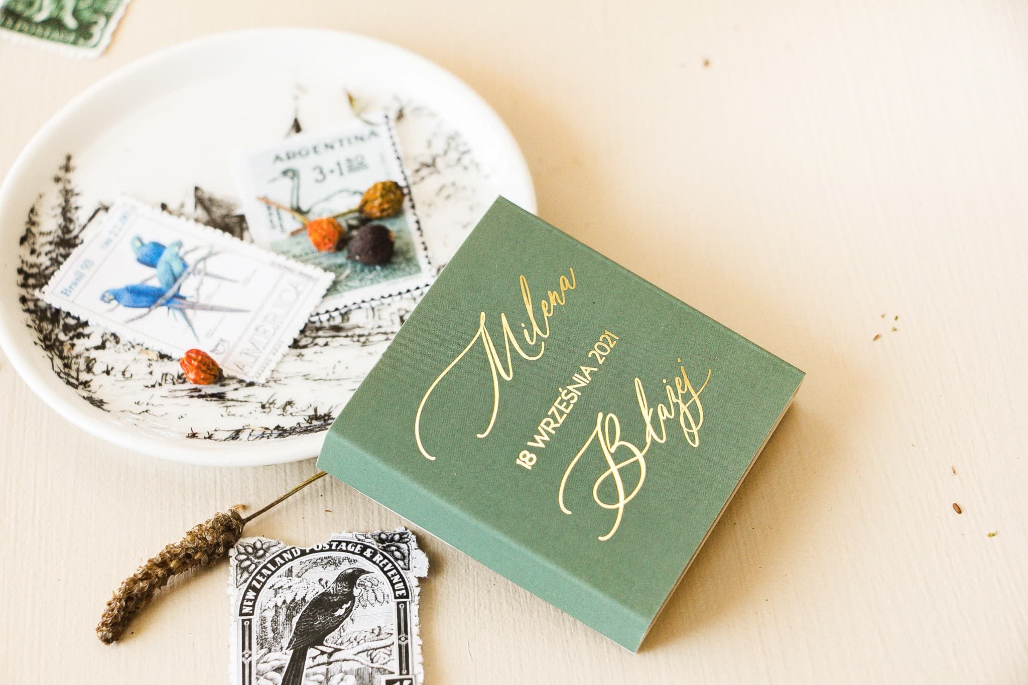 Chocolatinas Doradas con Toque Verde | Detalles para Invitados de Boda | Sand nº 3