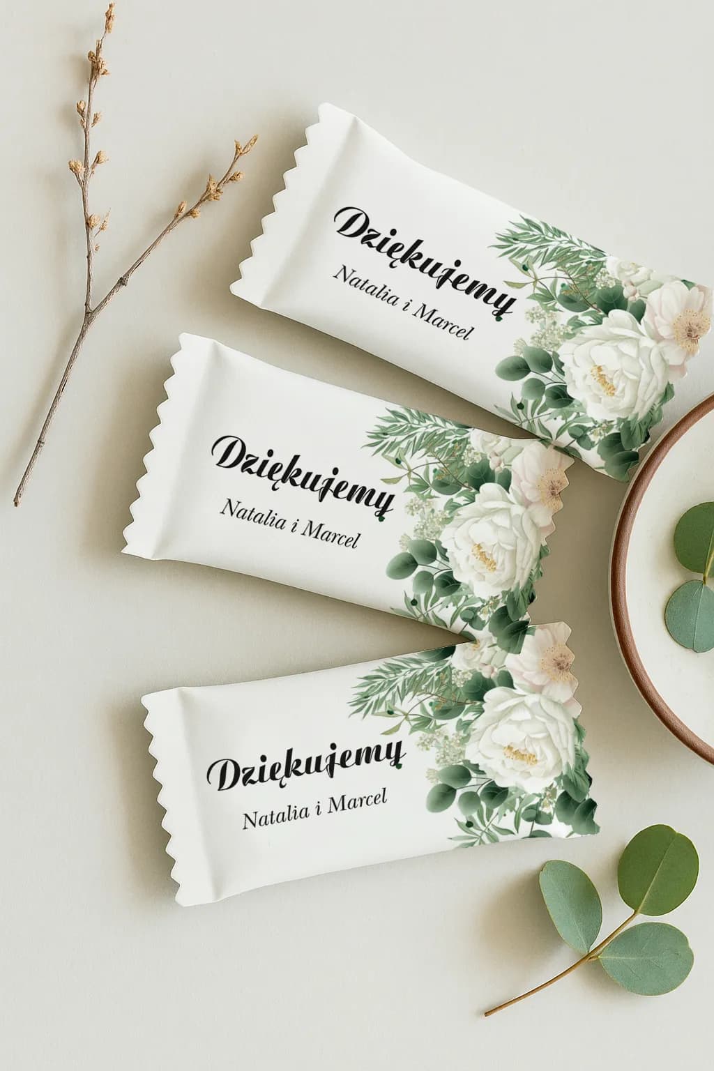 Chocolatinas con Krówka, Eucalipto y Rosas Blancas | Detalles Personalizados para Invitados de Boda | Impresja nº 11