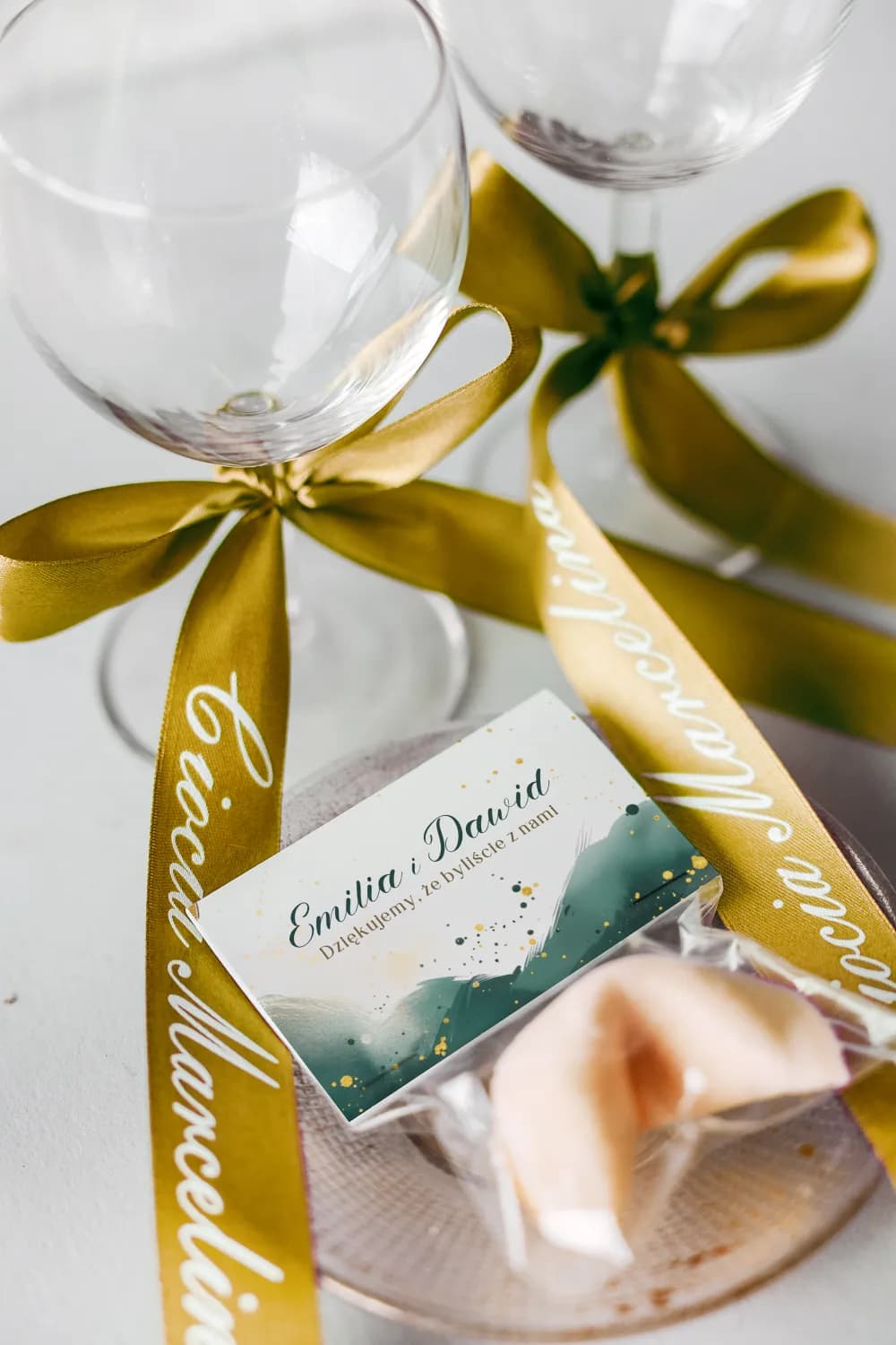 Gold Bow Wedding Place Cards No. 1 – Glamour Style Satin Ribbon Cards