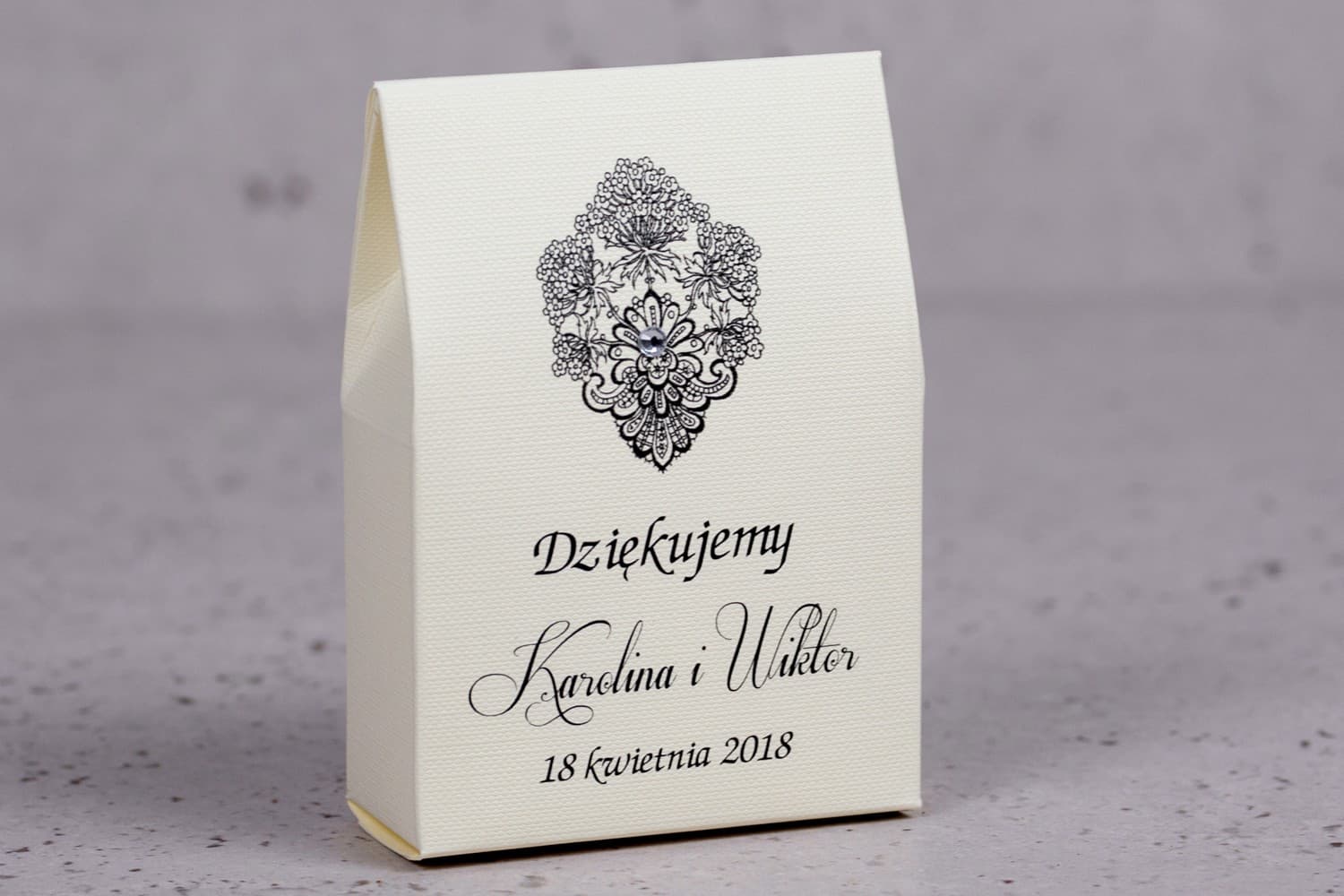 Elegant Favor Box with Cubic Zirconia and Sweets | Wedding Favours | Moreno Design 4