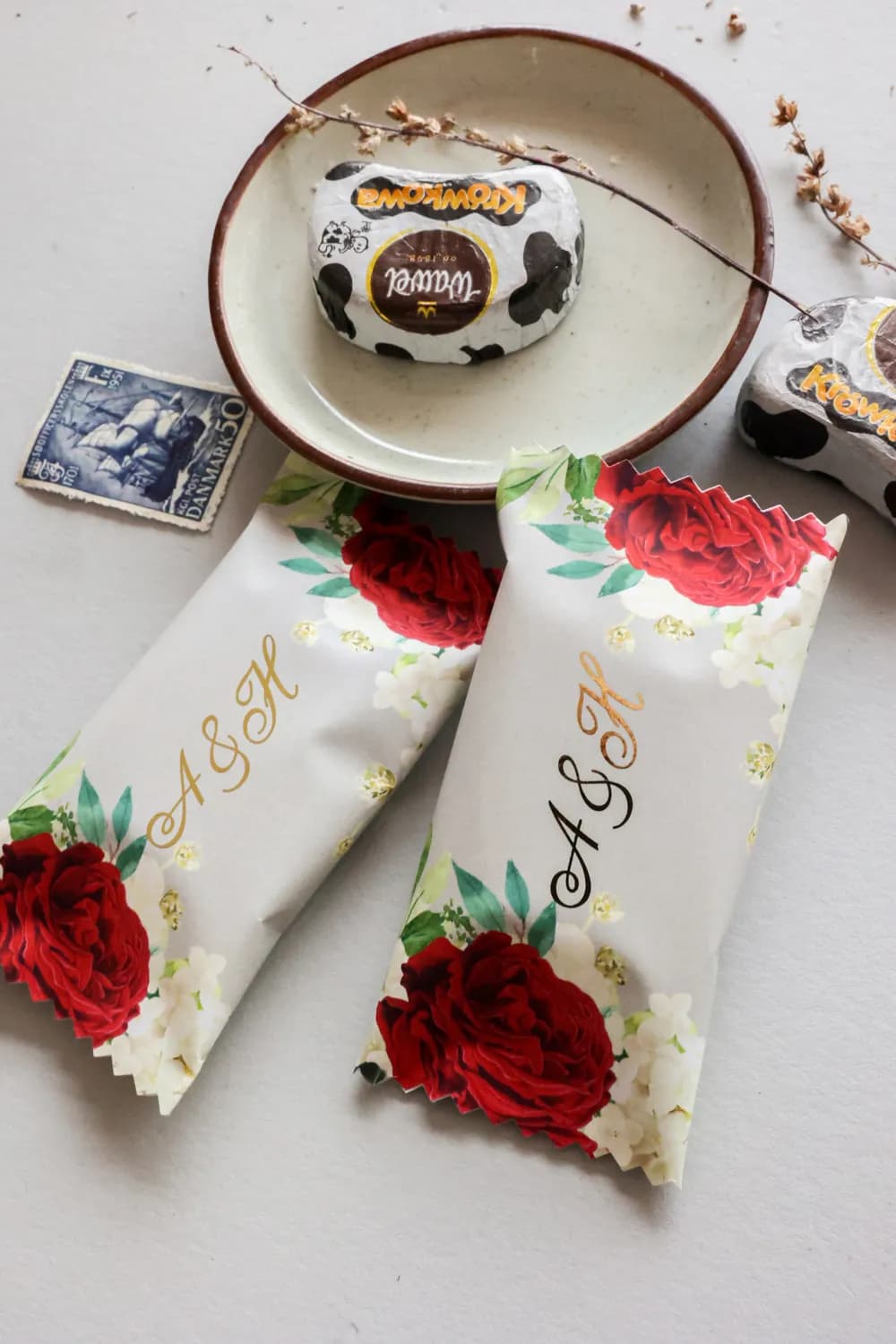 Personalized Wedding Favours, Rose Motif Fudge | Elegant Guest Gifts | Sapphire No. 10