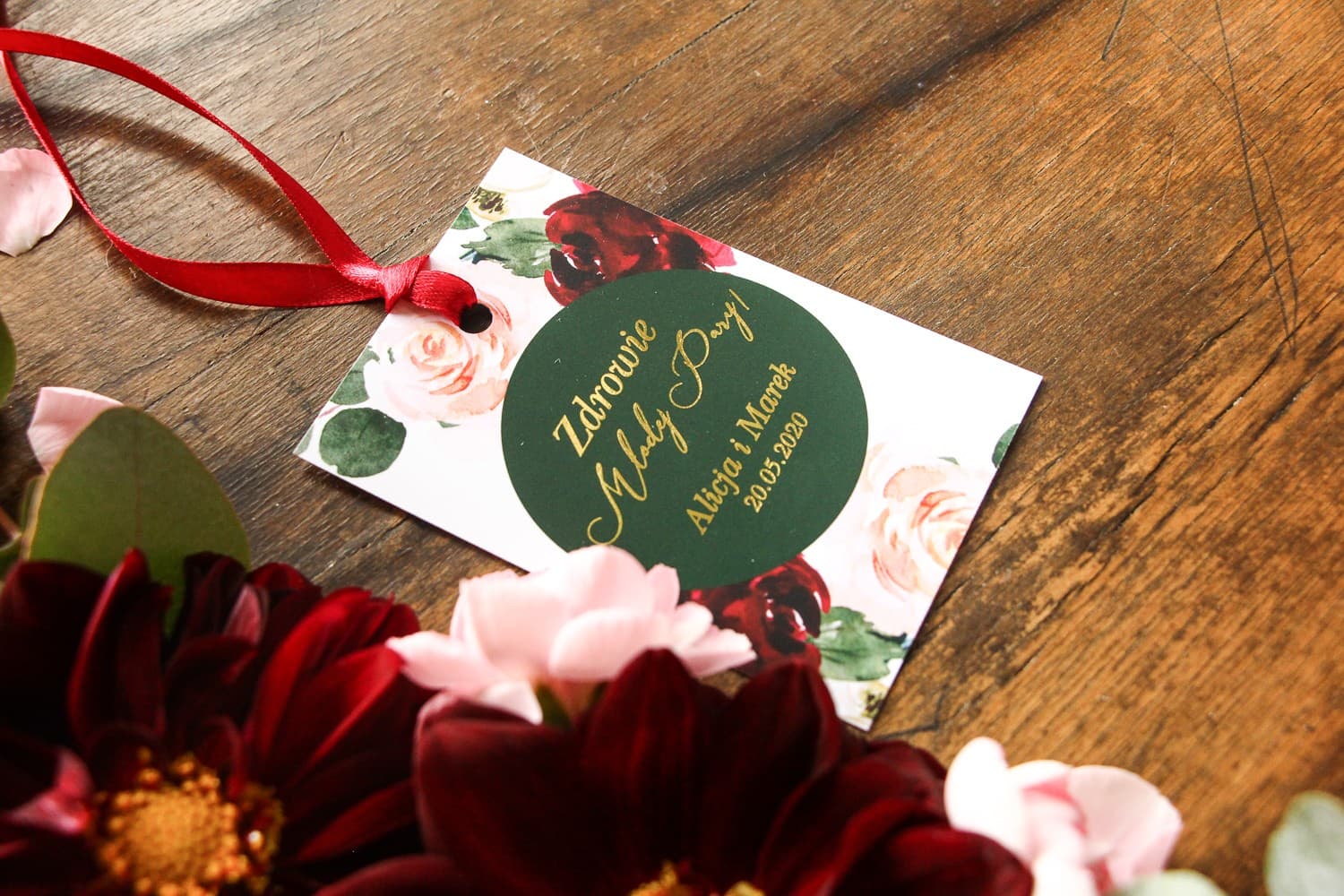 Elegante Flaschenanhänger mit Goldveredelung und Blumen | Glamour Hochzeitsanhänger | Kollektion Soreli Nr. 2