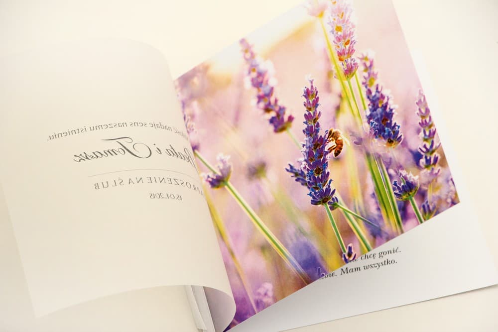 Quadratische Hochzeitseinladungen mit Transparentpapier und Lavendel – Elegant Nr. 28