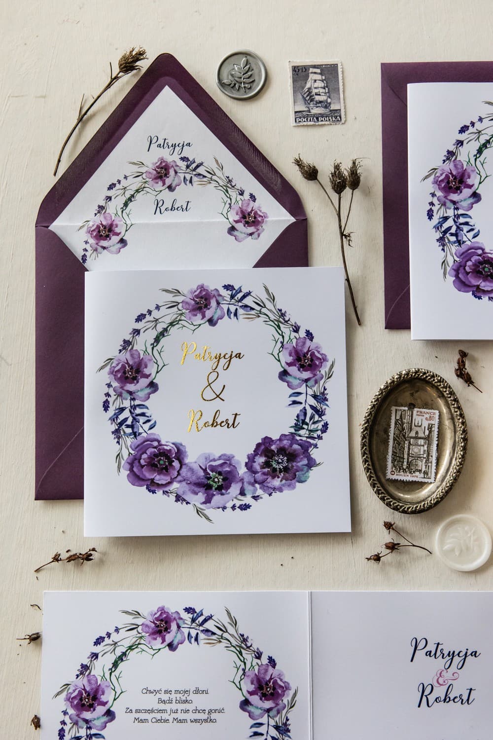Glamour Hochzeitseinladungen in Violett und Gold Cykade Nr. 9 Hochzeitseinladungen mit Beilegekarten, RSVP - Cykade Nr. 9 mit Vergoldung - Zarte violette Blumen