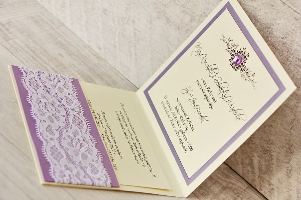 Invitaciones de boda cuadradas glamour con encaje, circonita y papel plateado – Z Koronką nº 3