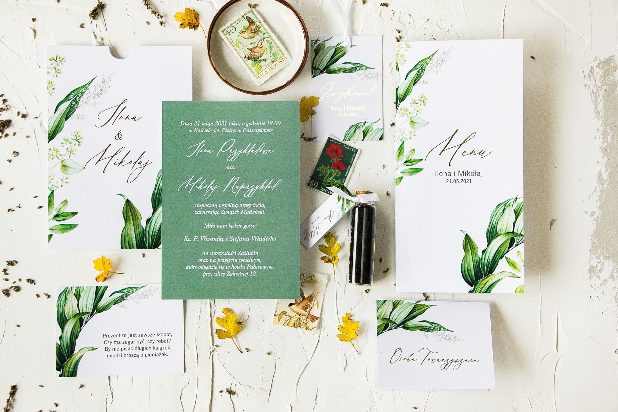 Zestaw papeterii ślubnej Serenity nr 1 z motywem roślinnym Invitaciones de boda botánicas en estuche elegante. Estilo vintage con gráficos vegetales y detalles dorados