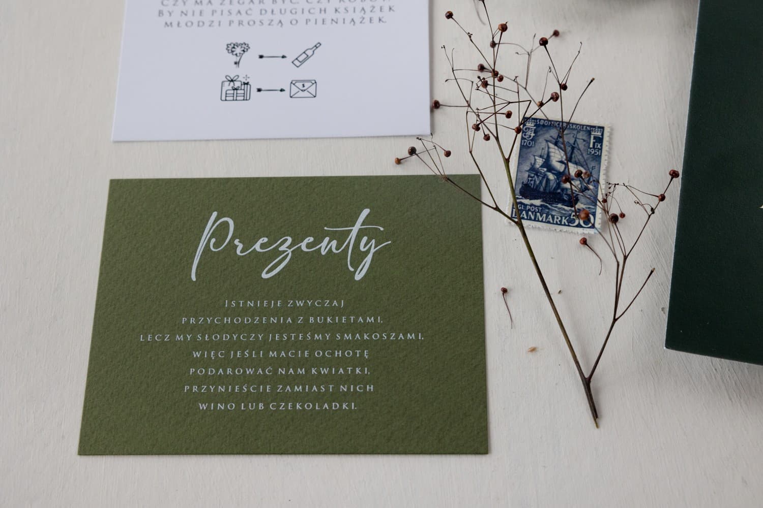 Encart d'invitation vert avec impression blanche | Élégantes cartes pour invitations de mariage | Magnolia n° 2