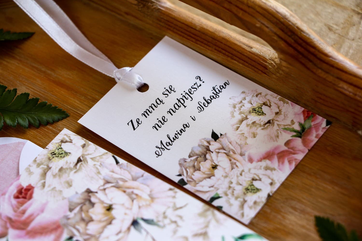 Etichette Floreali per Vodka Nuziale con Peonie | Ganci Personalizzati per Alcool | Rozalia n. 4