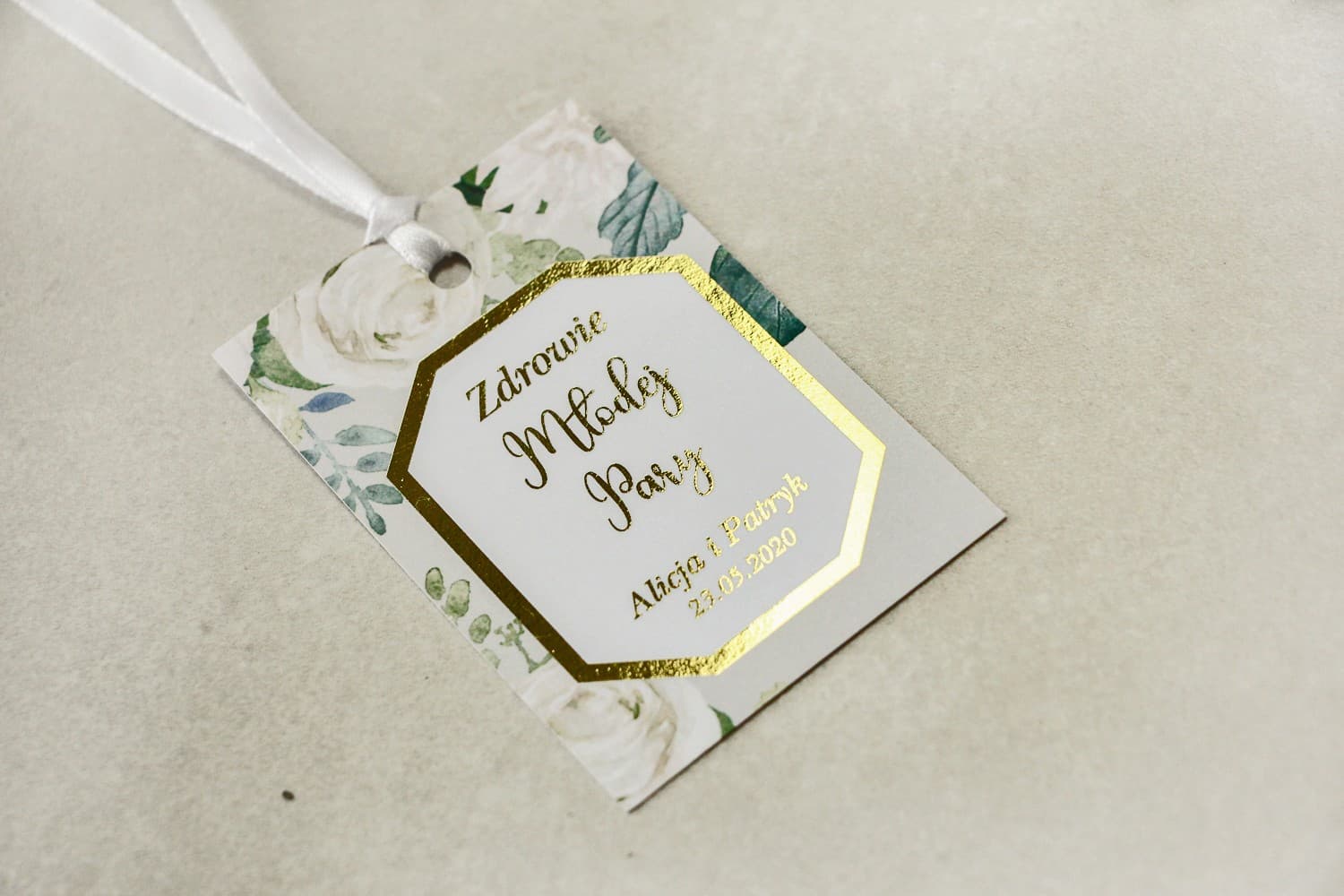 Étiquettes à Bouteille Dorées avec Roses et Pivoines | Étiquettes Élégantes pour Mariage | Lotus n° 4