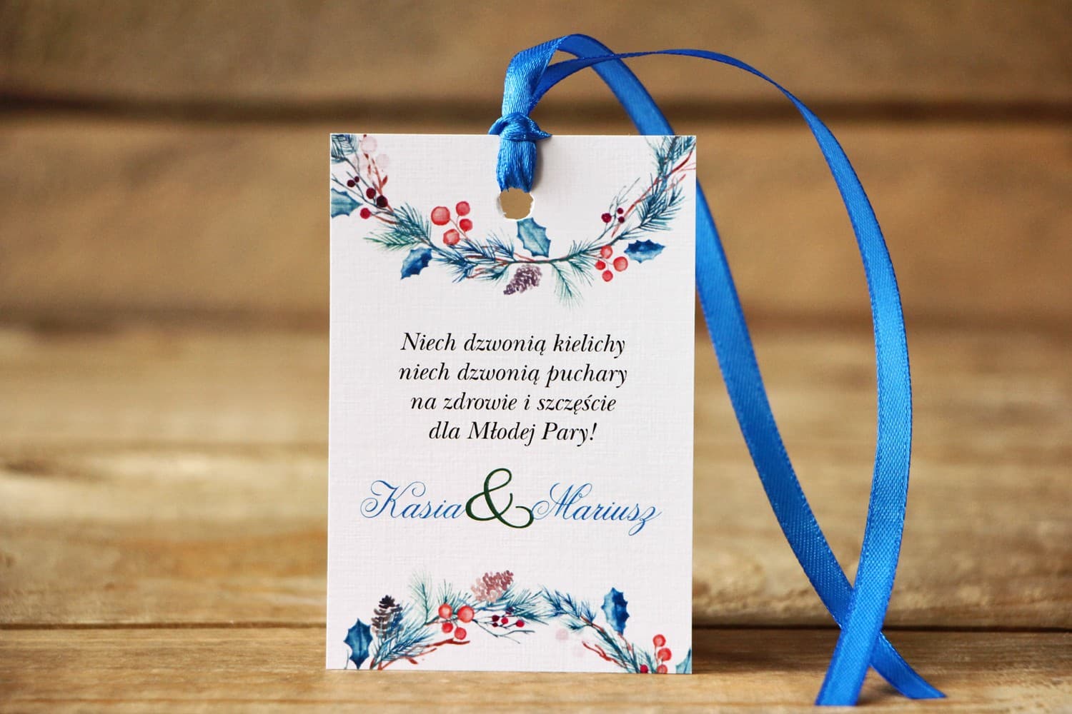 Étiquettes de Bouteille de Mariage Hivernales, Bleues avec Houx | Décoration de Table | Fleurs Peintes n° 24