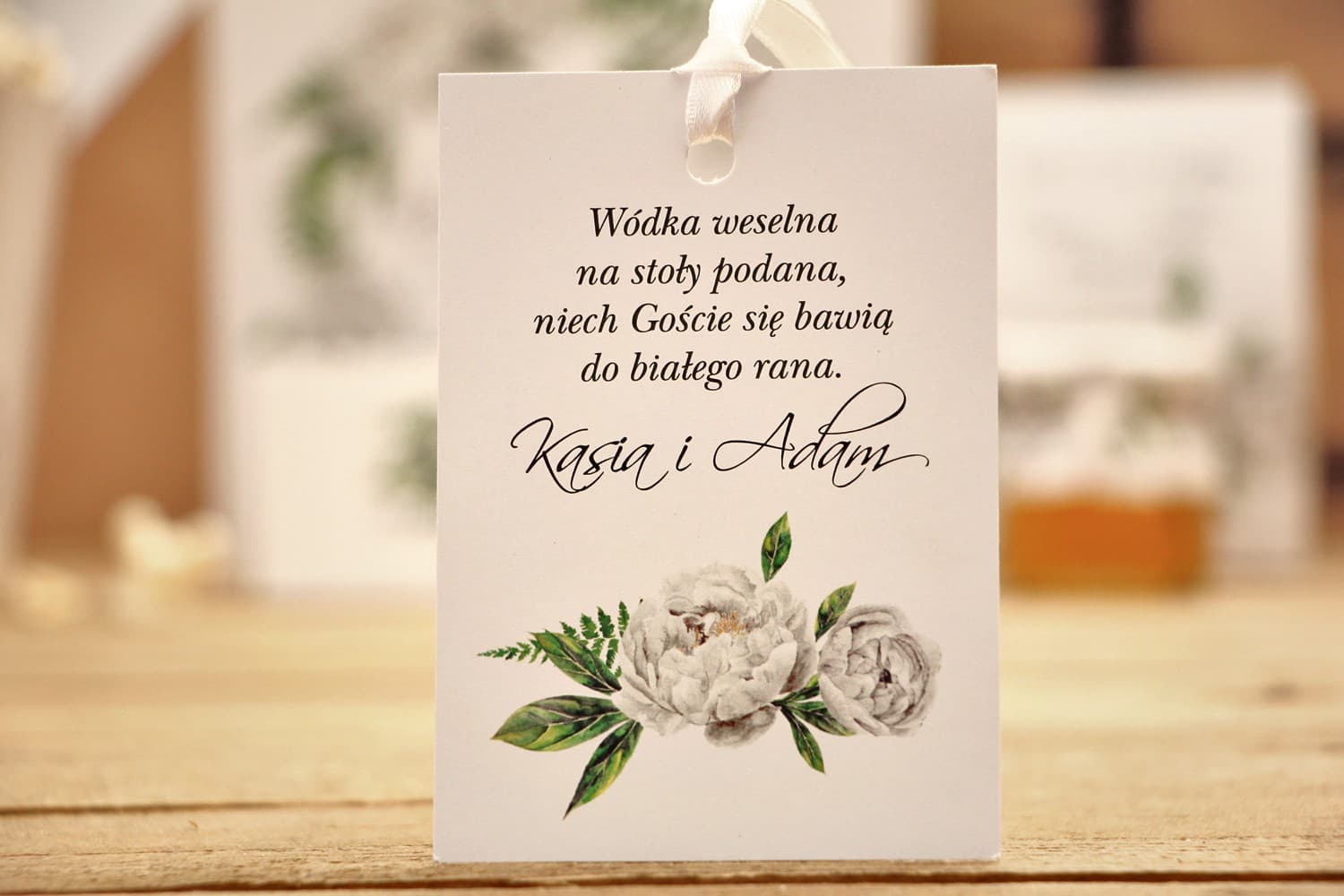 Étiquette à bouteille élégante avec pivoines blanches Étiquettes pour bouteille, accessoires de mariage - Kalia n° 8 - Pivoines blanches