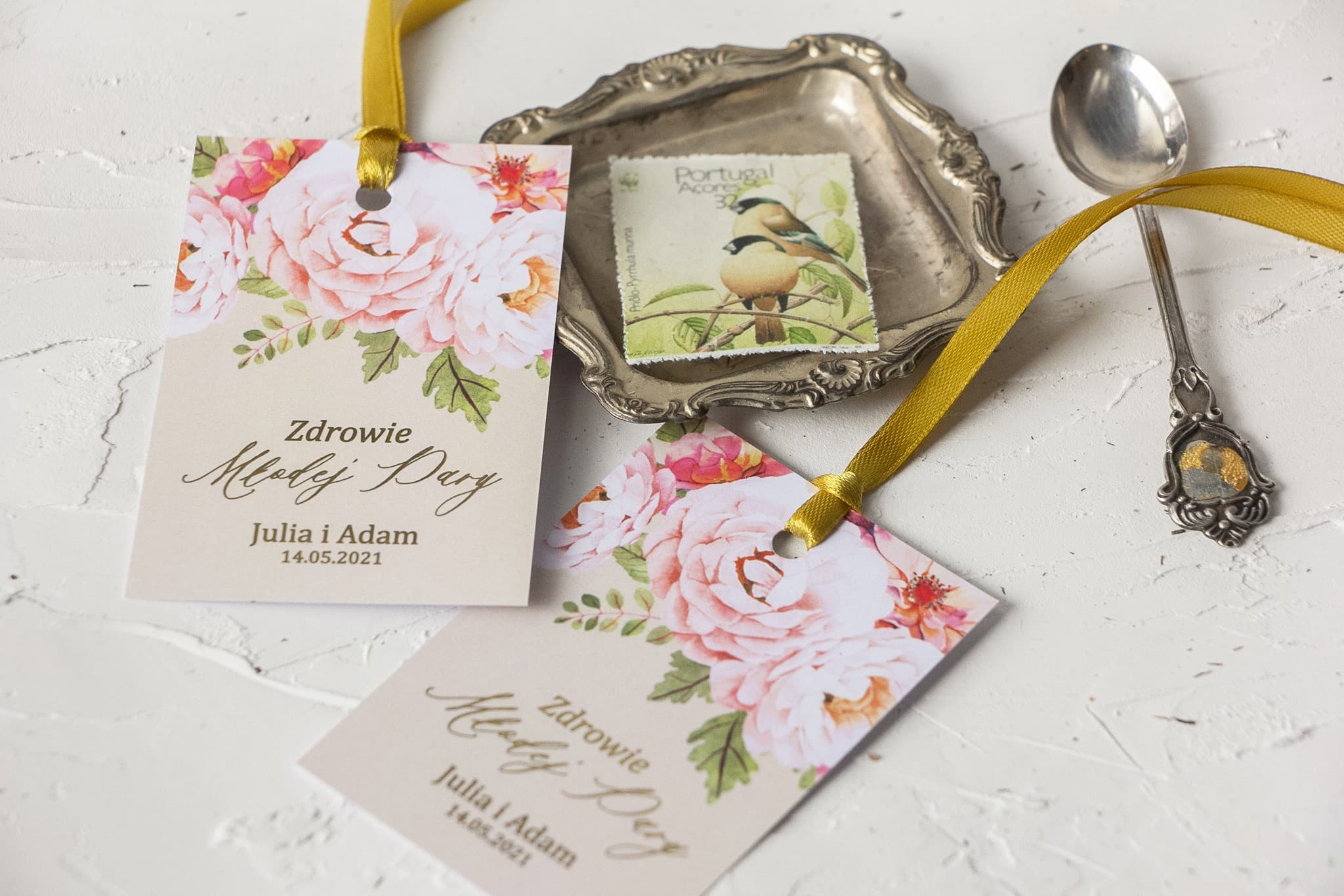 Étiquettes de Bouteille Dorées avec Fleurs de Saphir | Accessoires Mariage Élégants | Szafirowe n° 8