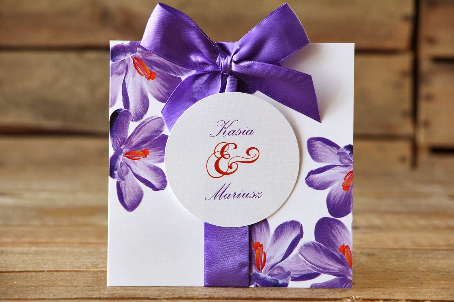 Faire-part de Mariage en Étui – Fleurs Peintes n° 10 avec Crocus Violets