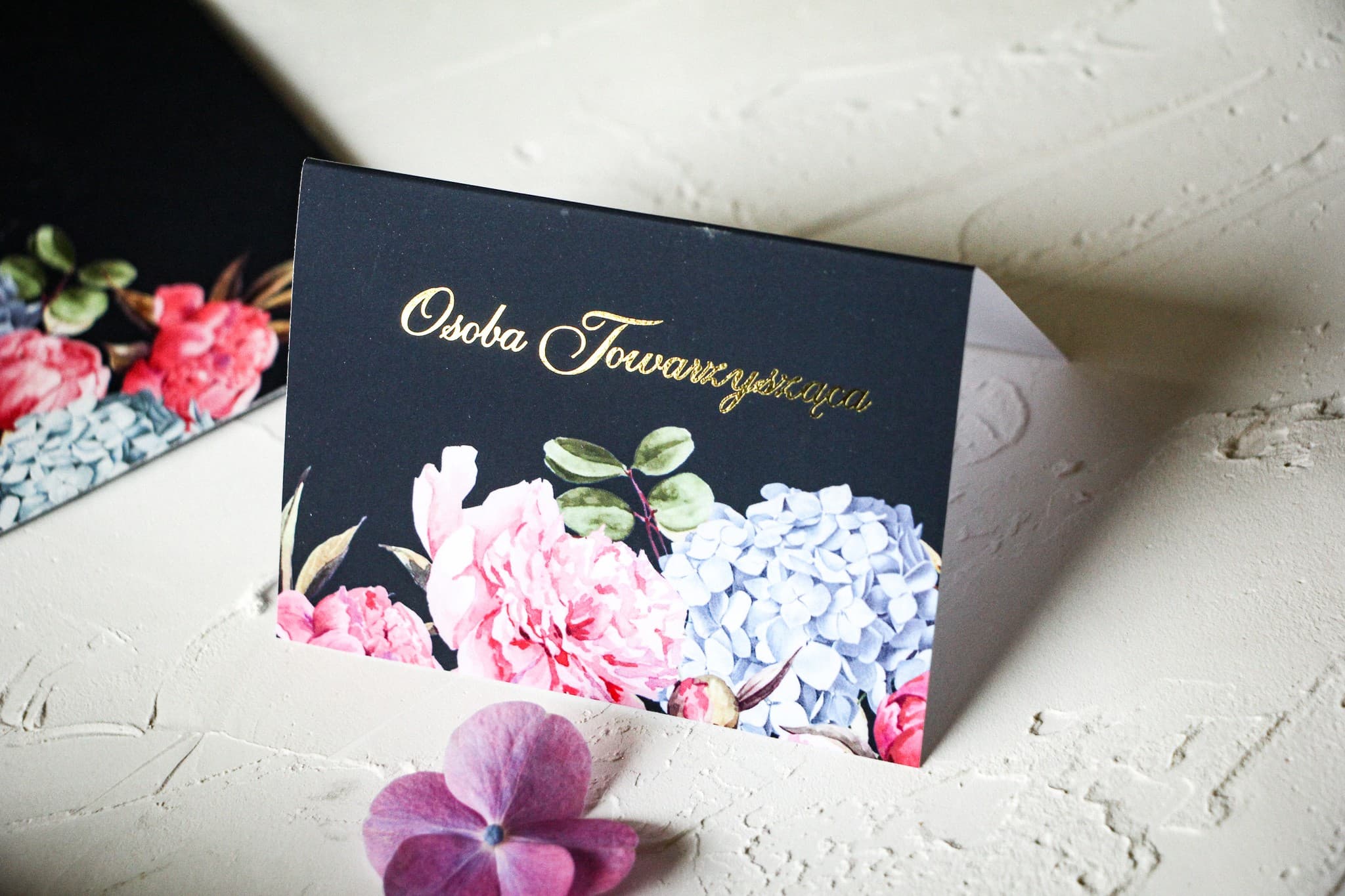Szafirowe No. 5 Wedding Place Cards – Foiled Table Cards with Peonies