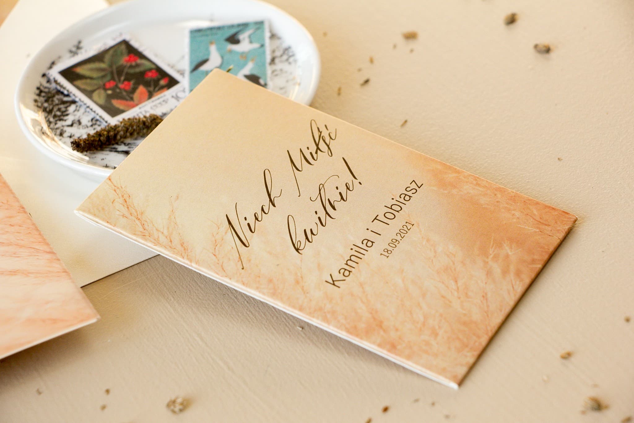 Opal No. 1 Wedding Favours with Forget-Me-Not Seeds and Pampas Grass