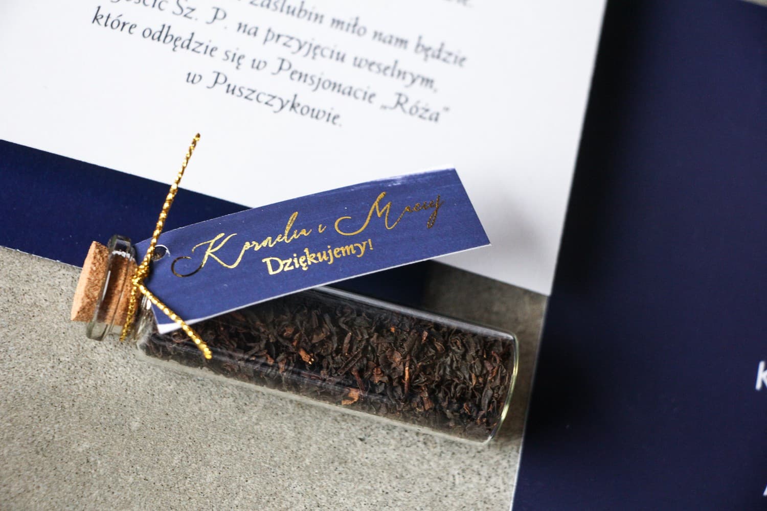 Elegantes Detalles para Invitados | Frascos de Té con Dorado y Azul Marino | Verte nº 3