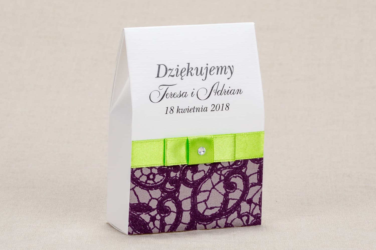 Gastgeschenk-Box Häuschen für Hochzeitssüßigkeiten - Klassisches Design mit violetter Spitze