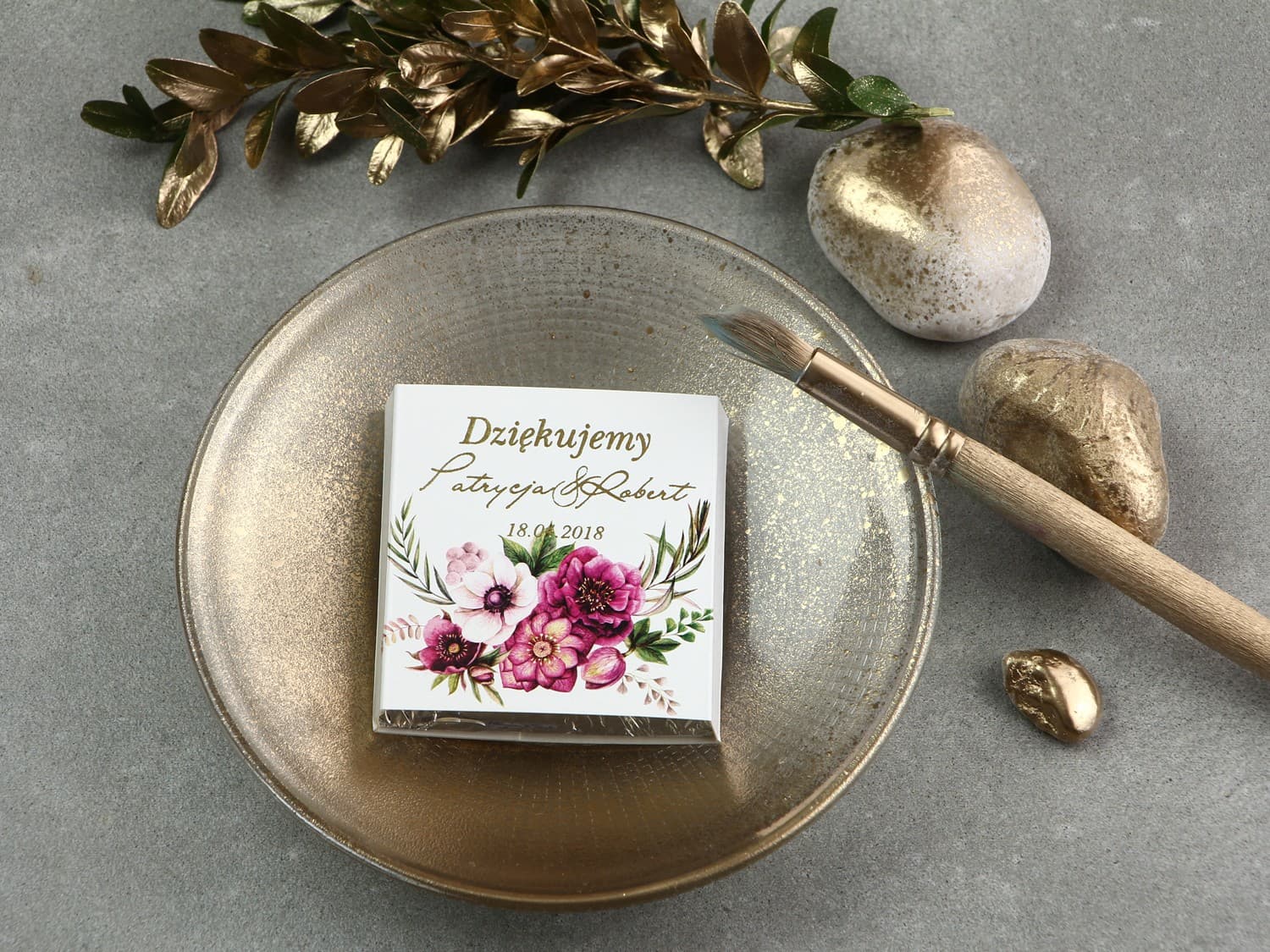 Vergoldete Schokoladen mit violetten Anemonen | Gastgeschenke Hochzeit | Kollektion Cykade Nr. 5