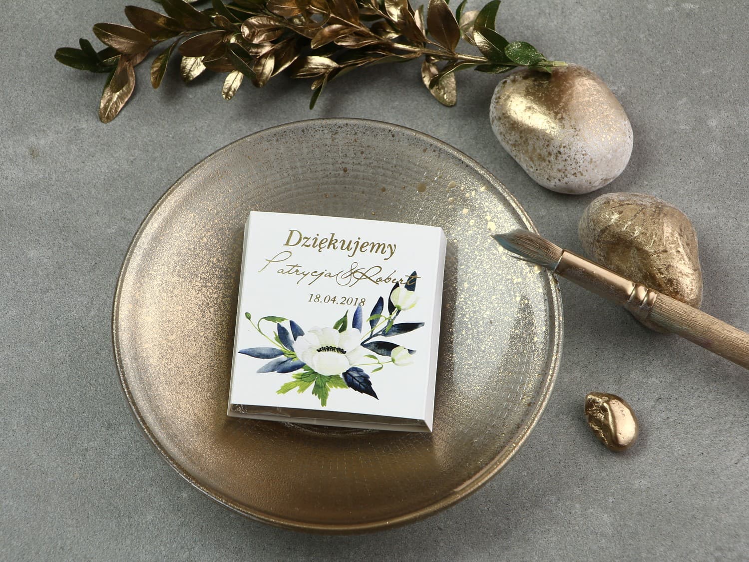 Vergoldete Hochzeits-Schokoladen mit Anemonen | Elegante Gastgeschenke | Kollektion Cykade Nr. 3