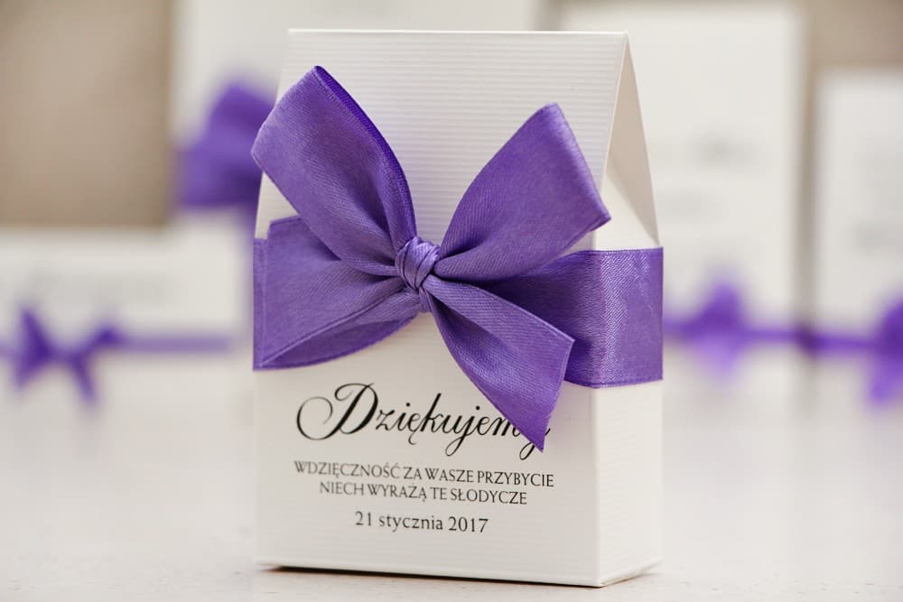 Gastgeschenk-Box für Süßigkeiten - Belisa Nr. 4 - Violette Schleife, elegante Hochzeitspapeterie