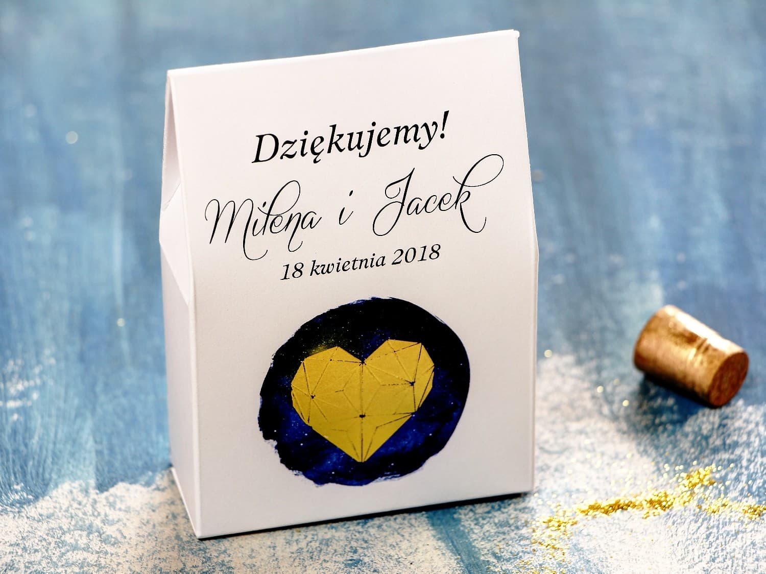 Elegantes Gastgeschenk-Schachtel mit goldenem Herz und Süßigkeiten | Kollektion Księżycowa Noc Nr. 1