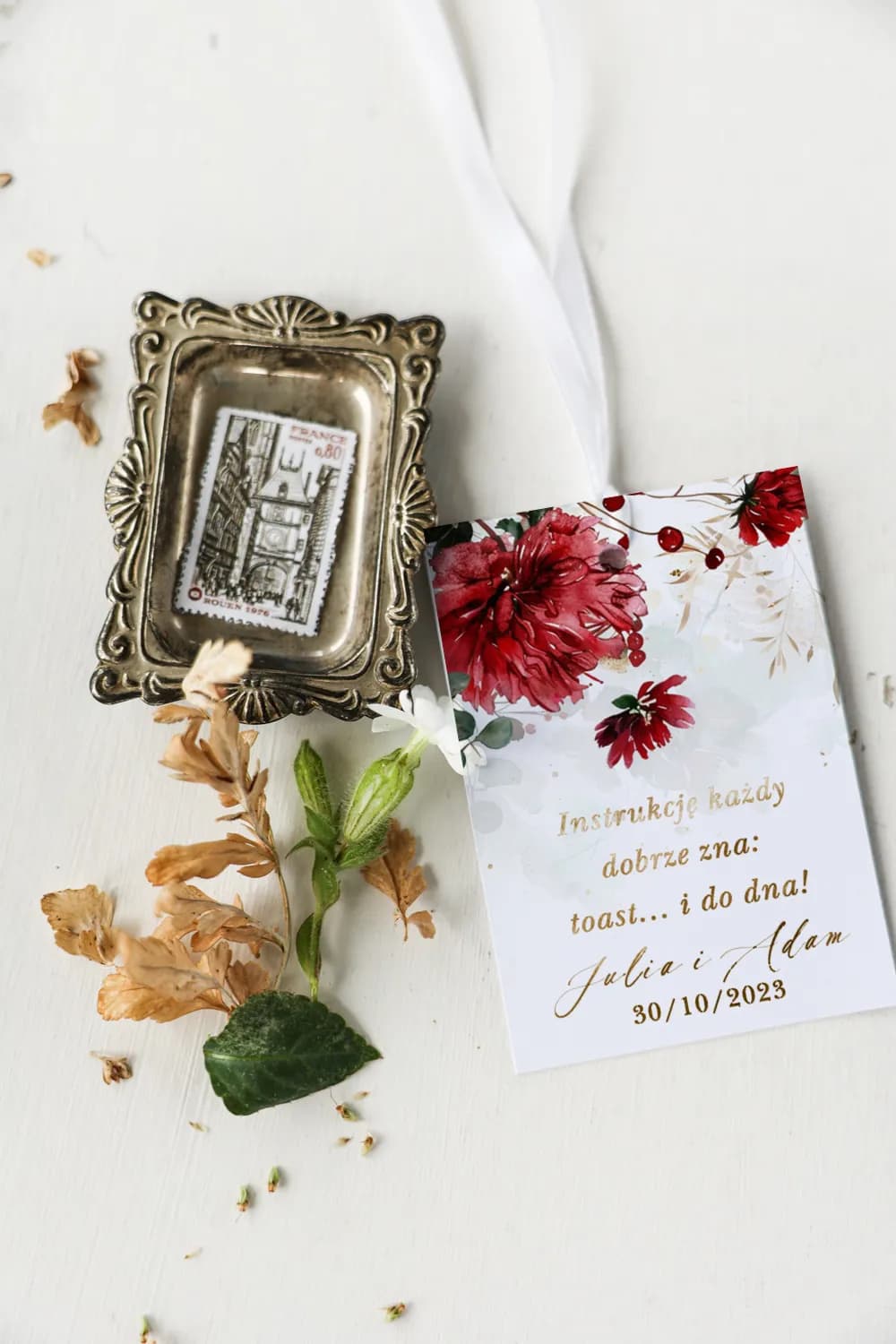 Gold-Foiled Wedding Bottle Tags Red Flowers – Ruskus No. 1