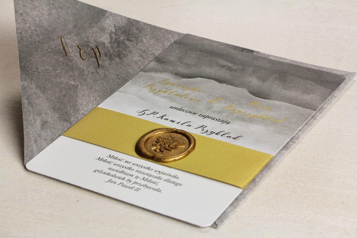 Graue Glamour Hochzeitseinladungen mit Vergoldung und Siegel Delfina Nr. 6