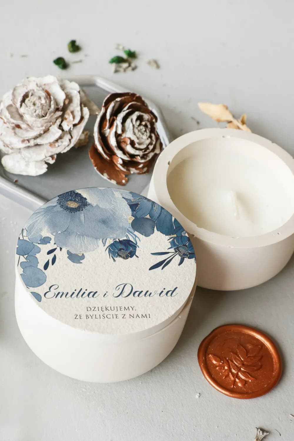 Cejla No. 8 Soy Wax Candle in Plaster – Blue Flowers Wedding Favour