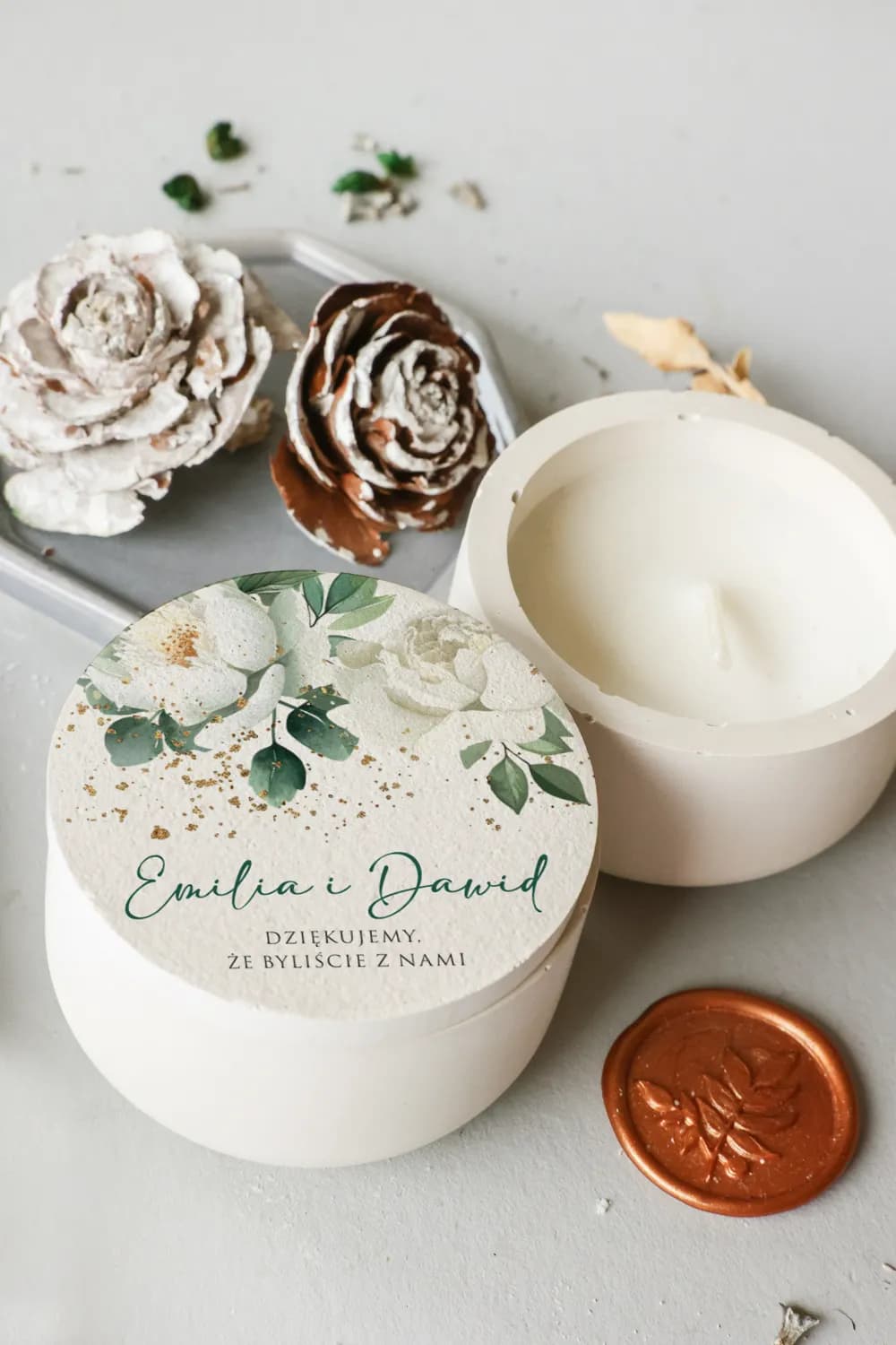 Cejla No. 3 Soy Candle in Plaster – Eucalyptus & White Flowers Favour