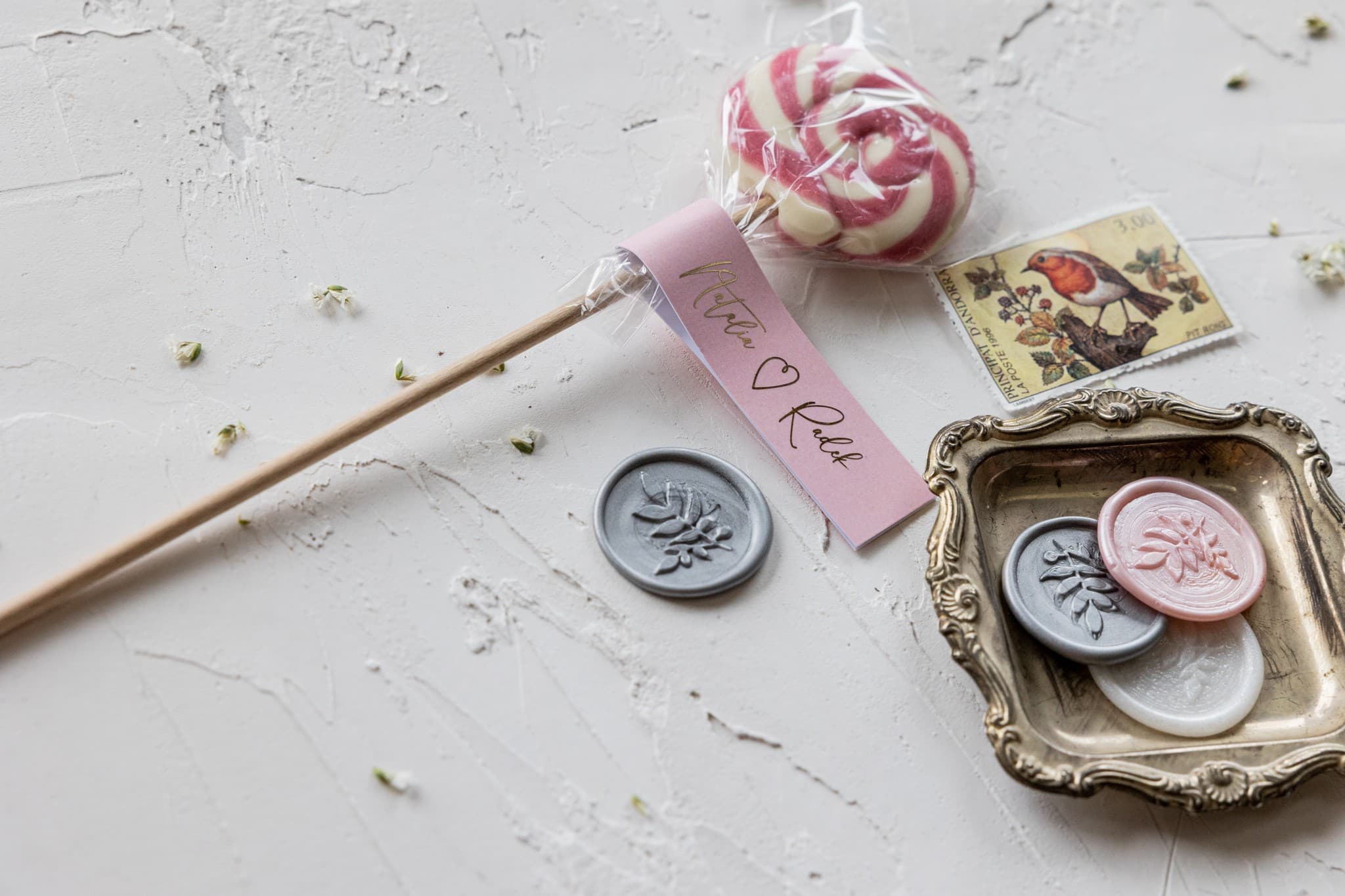 Handmade Lollipops with Powder Pink Tag and Gold Foiling | Sweet Wedding Favours | Jaspis No. 3