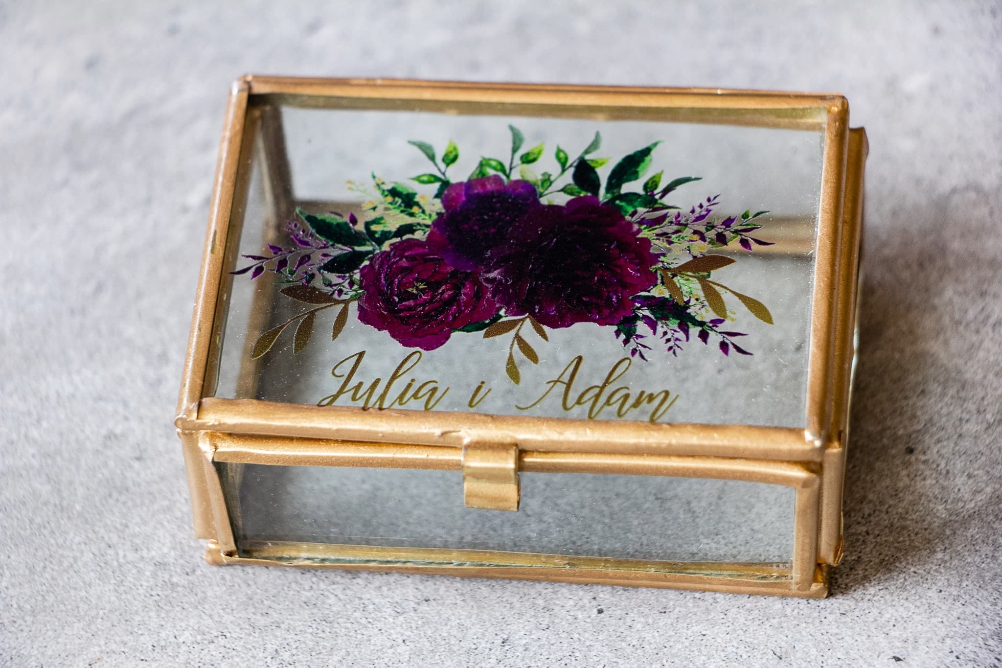 Glas-Ringschatulle Rubin Nr. 3 – Goldene Box mit Pfingstrosen-Motiv