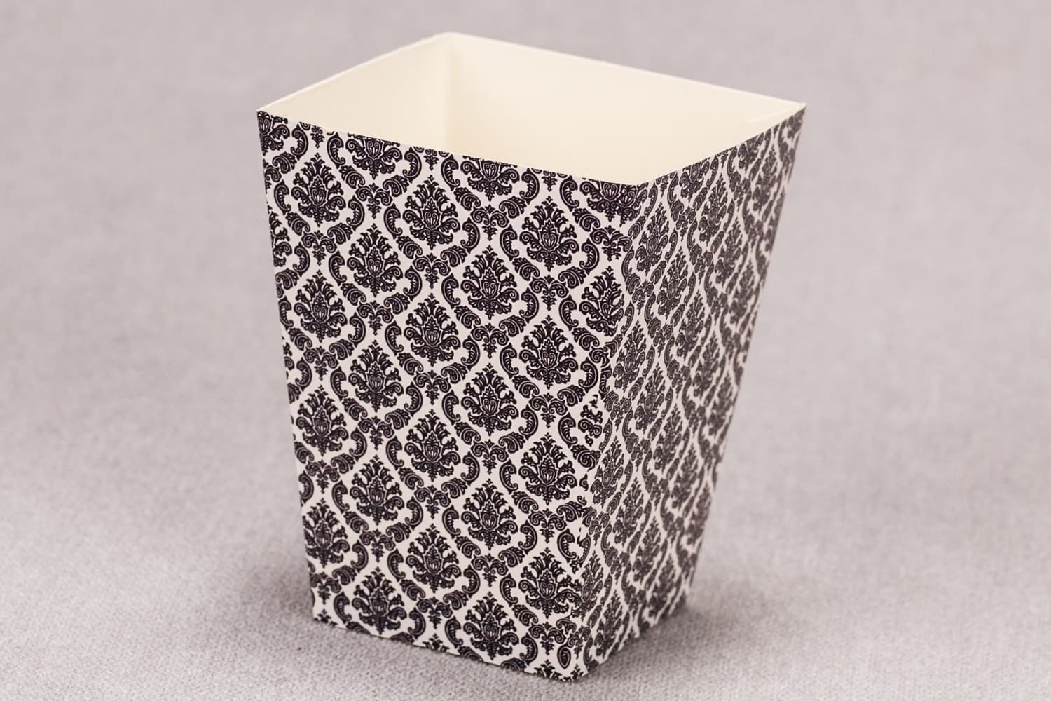 Elegante Popcorn-Box für Süßigkeiten mit Ornament | Madras Nr. 1