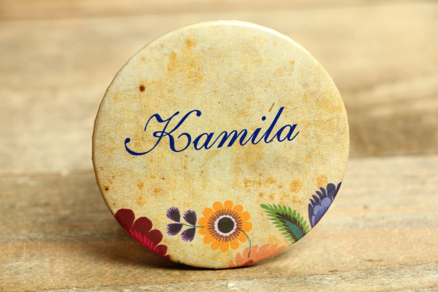 Hochzeits-Buttons Folk Nr. 4 – Originelle Tischkarten mit Lowicz-Scherenschnitt