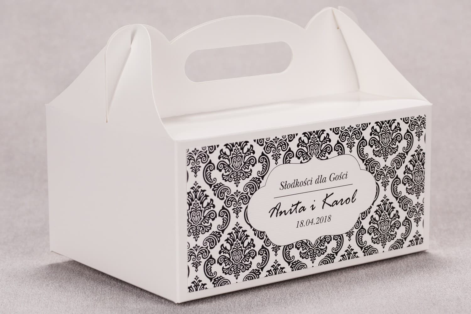 Elegante Tortenschachtel mit schwarzem Ornament | Kuchenboxen für Hochzeitsgäste | Madras Nr. 1