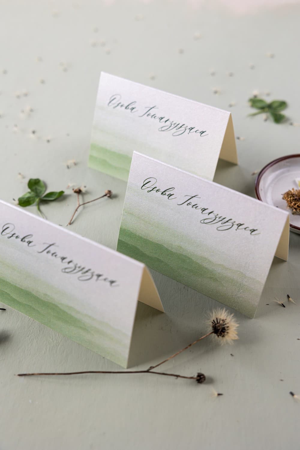 Hochzeits-Tischkarten Opal Nr. 11 â Perlmutt-Namenskarten mit grĂŒnem Motiv